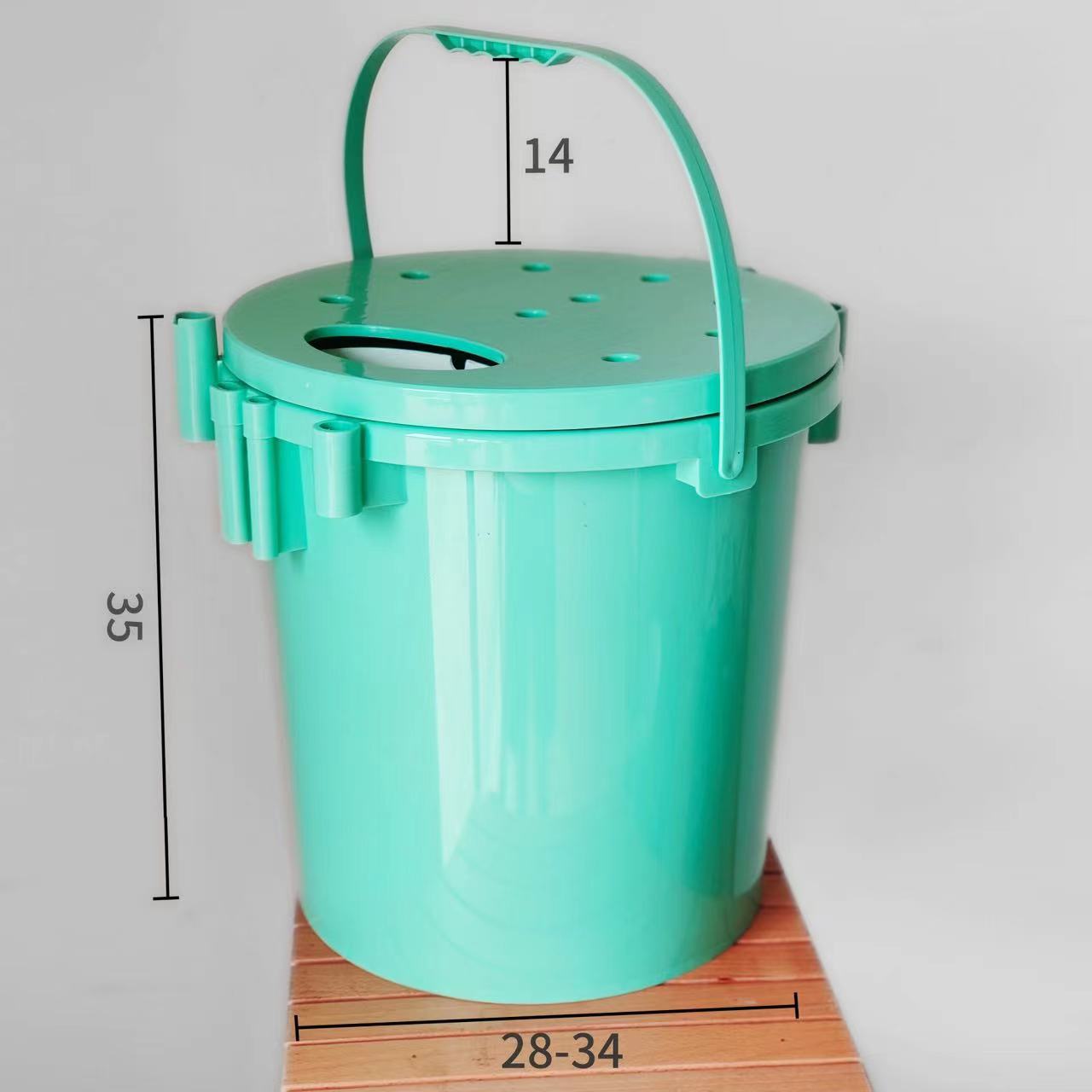 A simple bin with a macaroon green